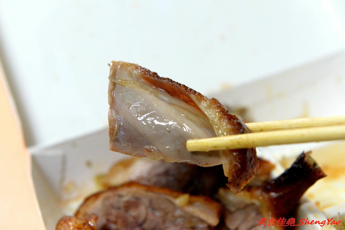 [台中沙鹿]香港強記燒臘店 – 靜宜商圈新開的香港燒臘便當店 !! 老闆是道地香港人,價格超級佛心,除了燒烤五花肉飯和燒鴨腿飯之外其餘全都70元而已 !! 份量完全不縮水,肉給得又多又大塊,便當
