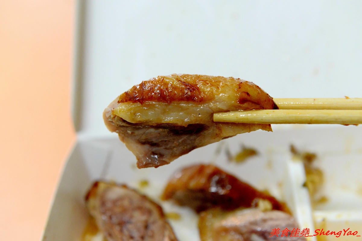 [台中沙鹿]香港強記燒臘店 – 靜宜商圈新開的香港燒臘便當店 !! 老闆是道地香港人,價格超級佛心,除了燒烤五花肉飯和燒鴨腿飯之外其餘全都70元而已 !! 份量完全不縮水,肉給得又多又大塊,便當