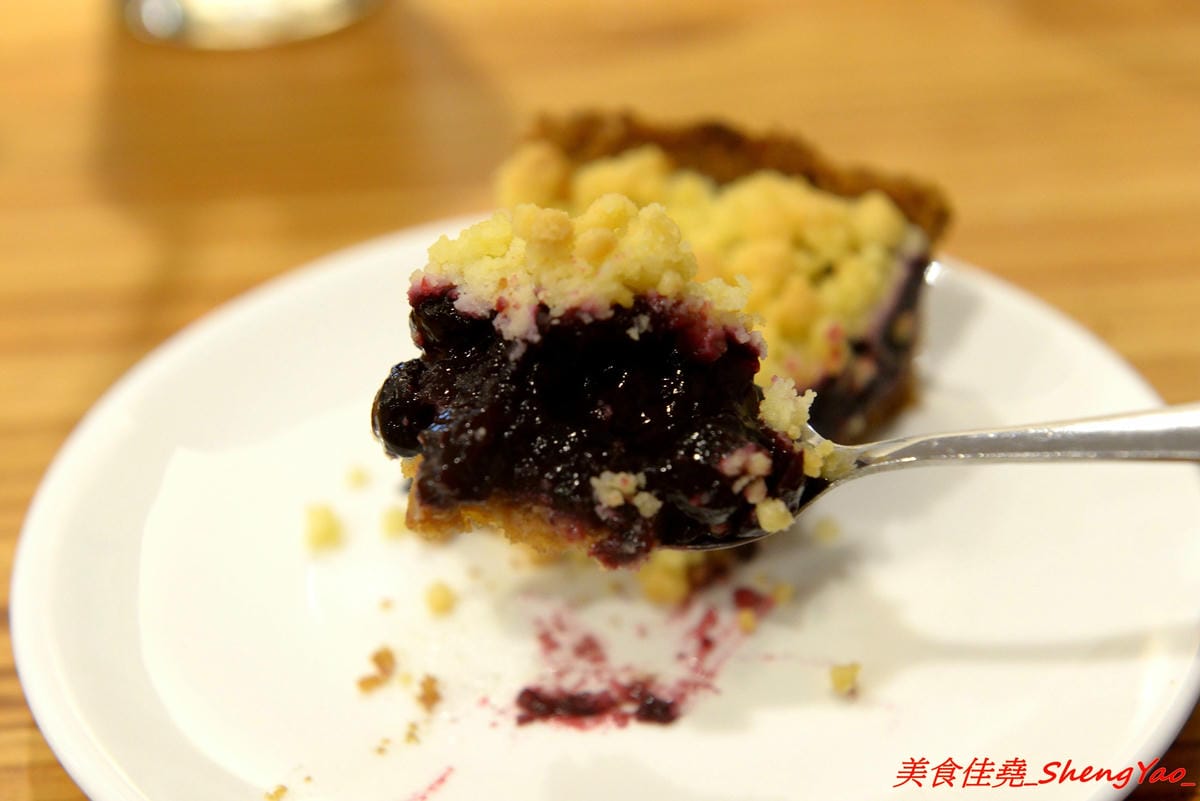 [台中西區]找伍食Find Fifth – 台中新開的早午餐,主打多種肉品大份量套餐,附餐、蛋和沙拉那些全都能自行選擇搭配,9/5-9/16試營運期間點套餐並按讚打卡就送一份藍莓派或豆漿派,原蔬服蛋餅位置。