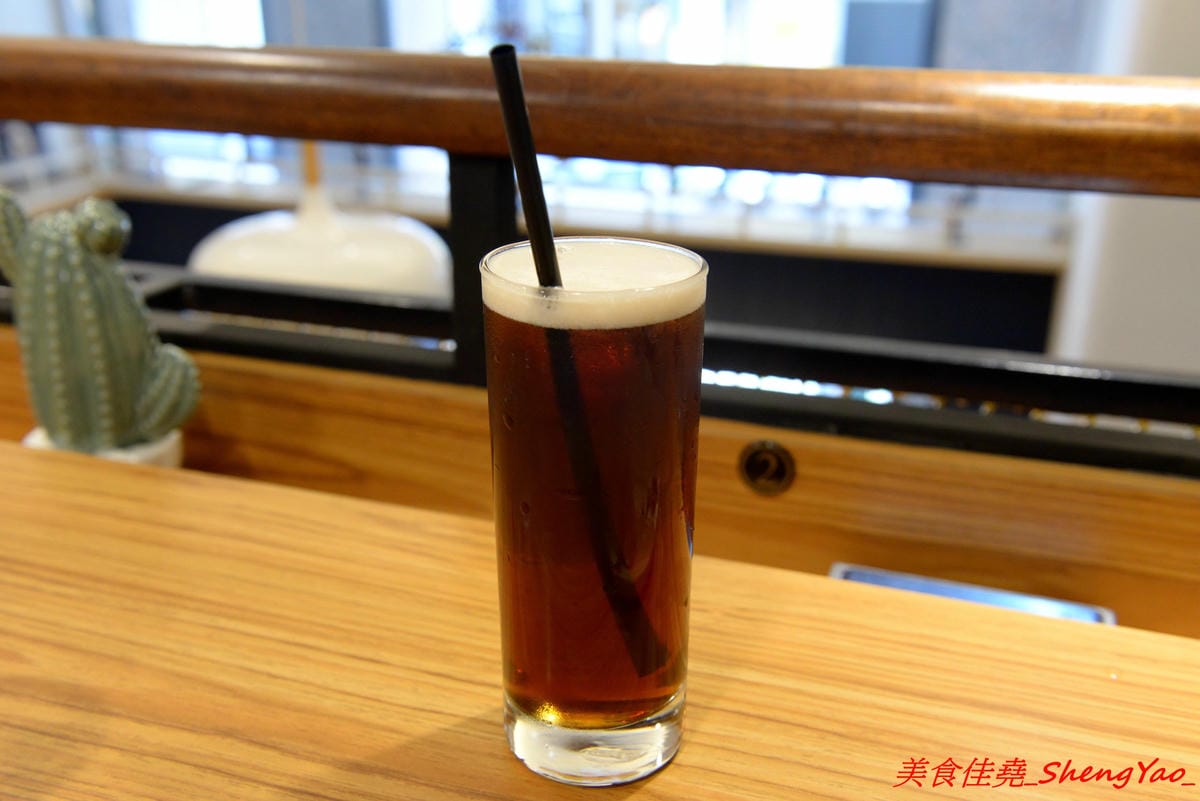 [台中西區]找伍食Find Fifth – 台中新開的早午餐,主打多種肉品大份量套餐,附餐、蛋和沙拉那些全都能自行選擇搭配,9/5-9/16試營運期間點套餐並按讚打卡就送一份藍莓派或豆漿派,原蔬服蛋餅位置。