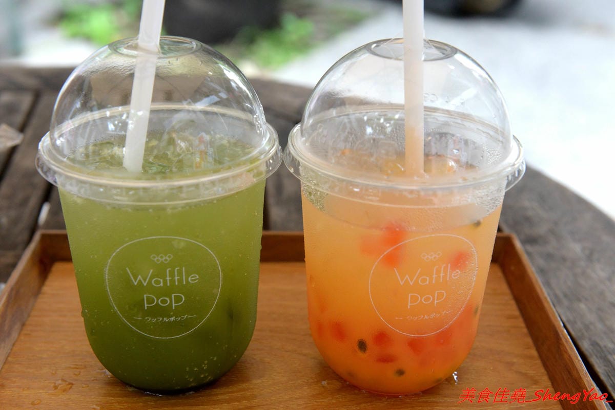 [台中北區]Waffle Pop – 來自日本的人氣甜點”棒棒鬆餅”,日式和果子和格子鬆餅的完美結合,甜度有掌控,不甜膩好吃,冰棒造型很特別適合拍照,走在路上拿著吃超吸睛,一中商圈新散步甜食。
