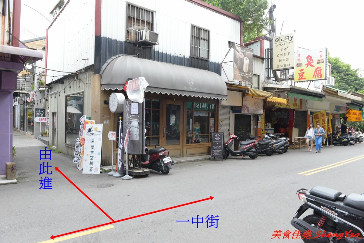[台中北區]Waffle Pop – 來自日本的人氣甜點”棒棒鬆餅”,日式和果子和格子鬆餅的完美結合,甜度有掌控,不甜膩好吃,冰棒造型很特別適合拍照,走在路上拿著吃超吸睛,一中商圈新散步甜食。