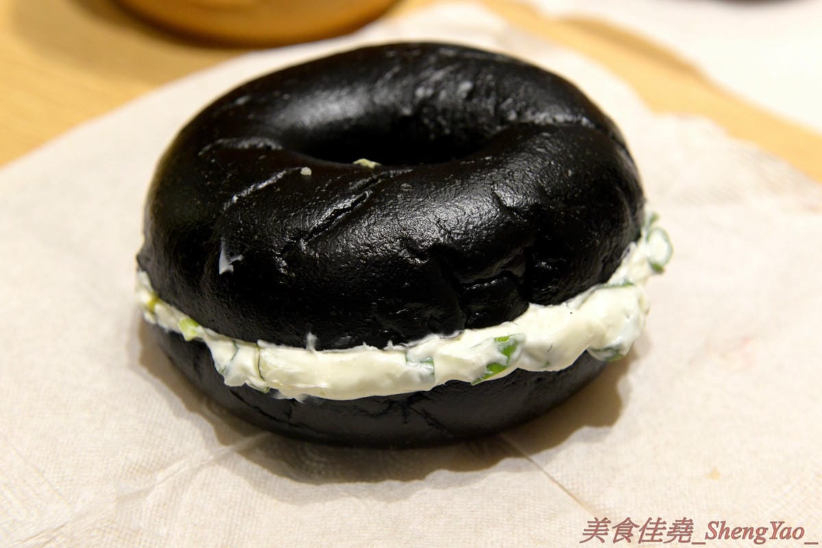 [台中西屯]Good Cho’s 好丘貝果 – 新光三越新美食櫃位,台北的超人氣貝果專賣店進軍中南部首家店,店家特別推出只有台中店限定的厚醬貝果,11款抹醬口味樣樣特別,貝果控必吃的一家店。