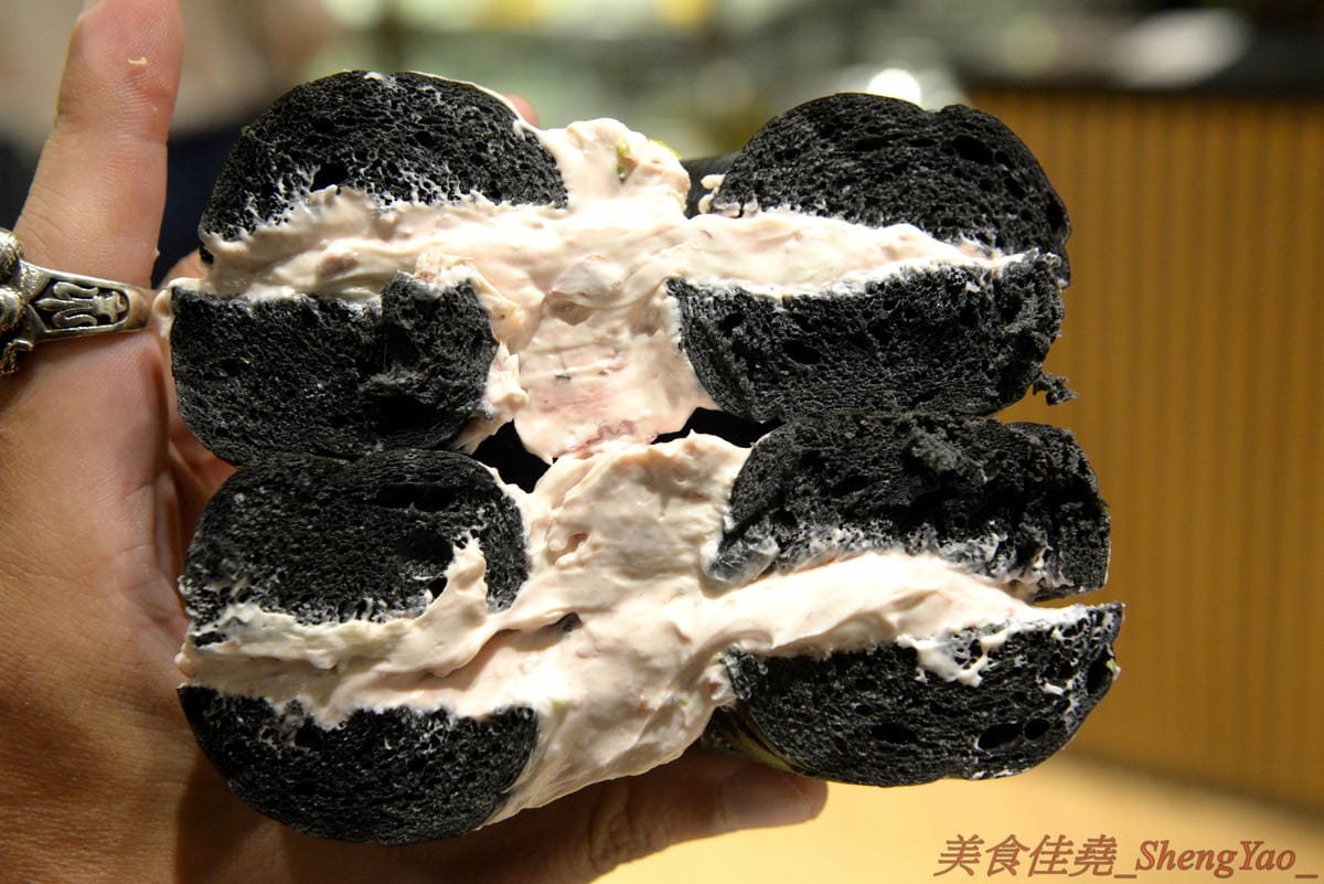 [台中西屯]Good Cho’s 好丘貝果 – 新光三越新美食櫃位,台北的超人氣貝果專賣店進軍中南部首家店,店家特別推出只有台中店限定的厚醬貝果,11款抹醬口味樣樣特別,貝果控必吃的一家店。