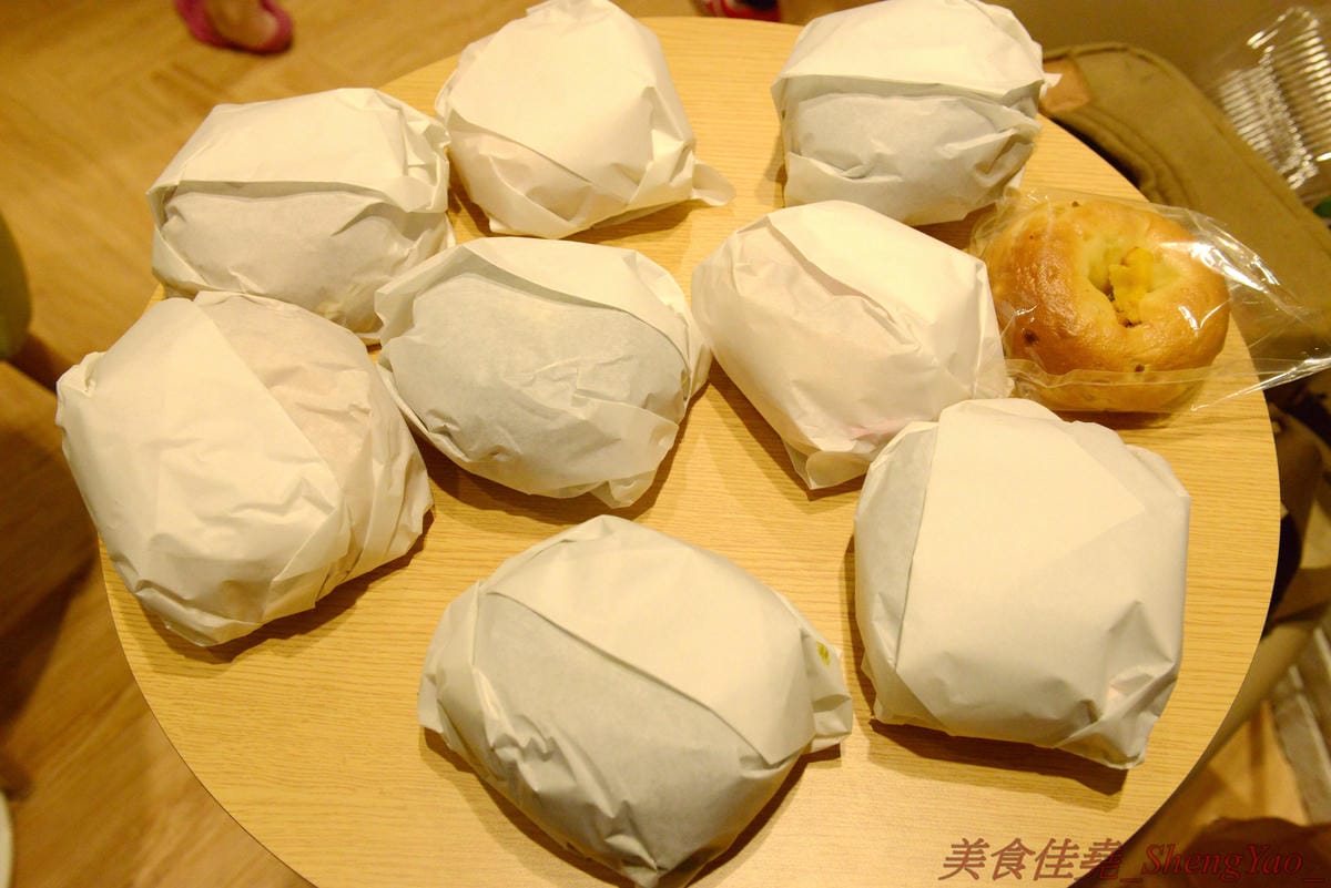 [台中西屯]Good Cho’s 好丘貝果 – 新光三越新美食櫃位,台北的超人氣貝果專賣店進軍中南部首家店,店家特別推出只有台中店限定的厚醬貝果,11款抹醬口味樣樣特別,貝果控必吃的一家店。