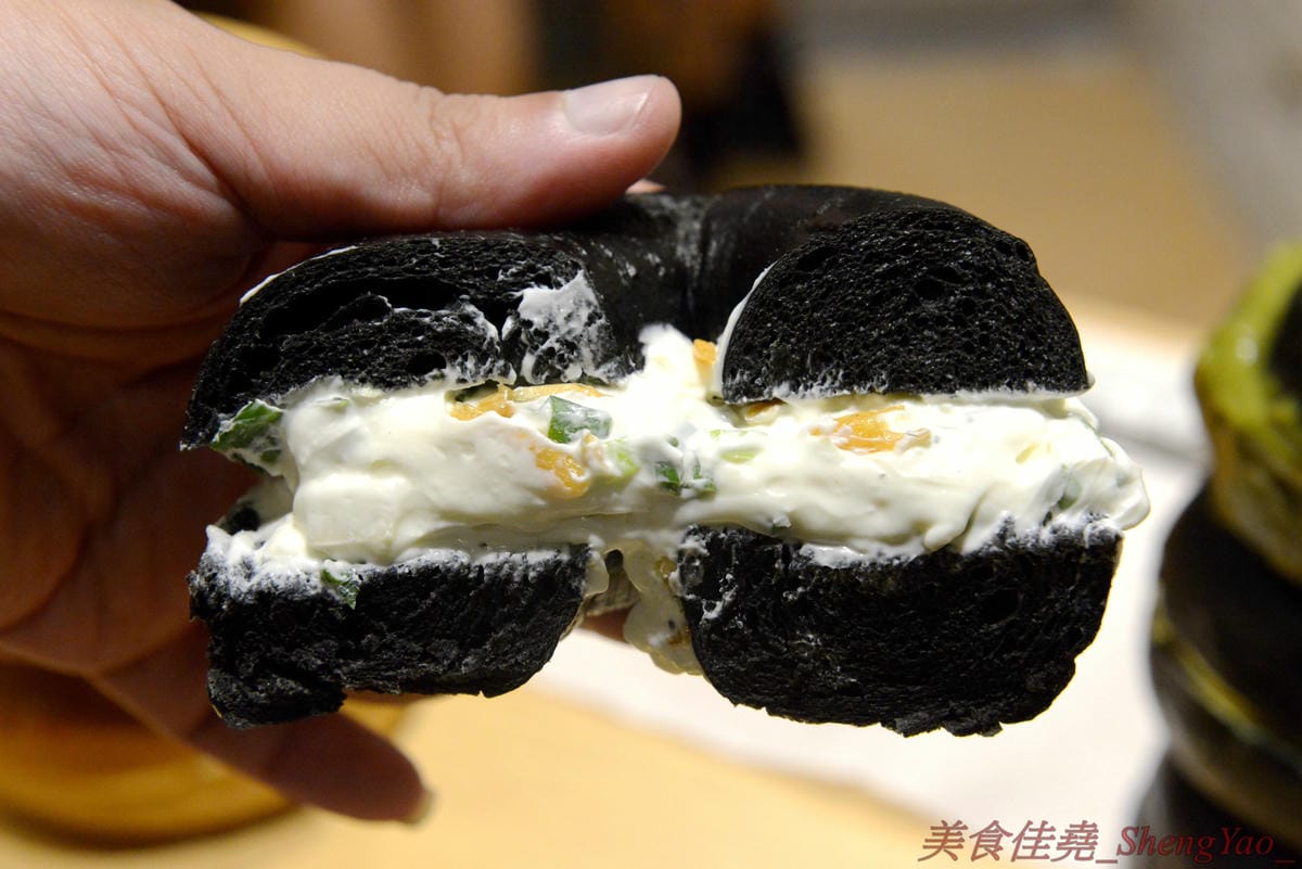 [台中西屯]Good Cho’s 好丘貝果 – 新光三越新美食櫃位,台北的超人氣貝果專賣店進軍中南部首家店,店家特別推出只有台中店限定的厚醬貝果,11款抹醬口味樣樣特別,貝果控必吃的一家店。