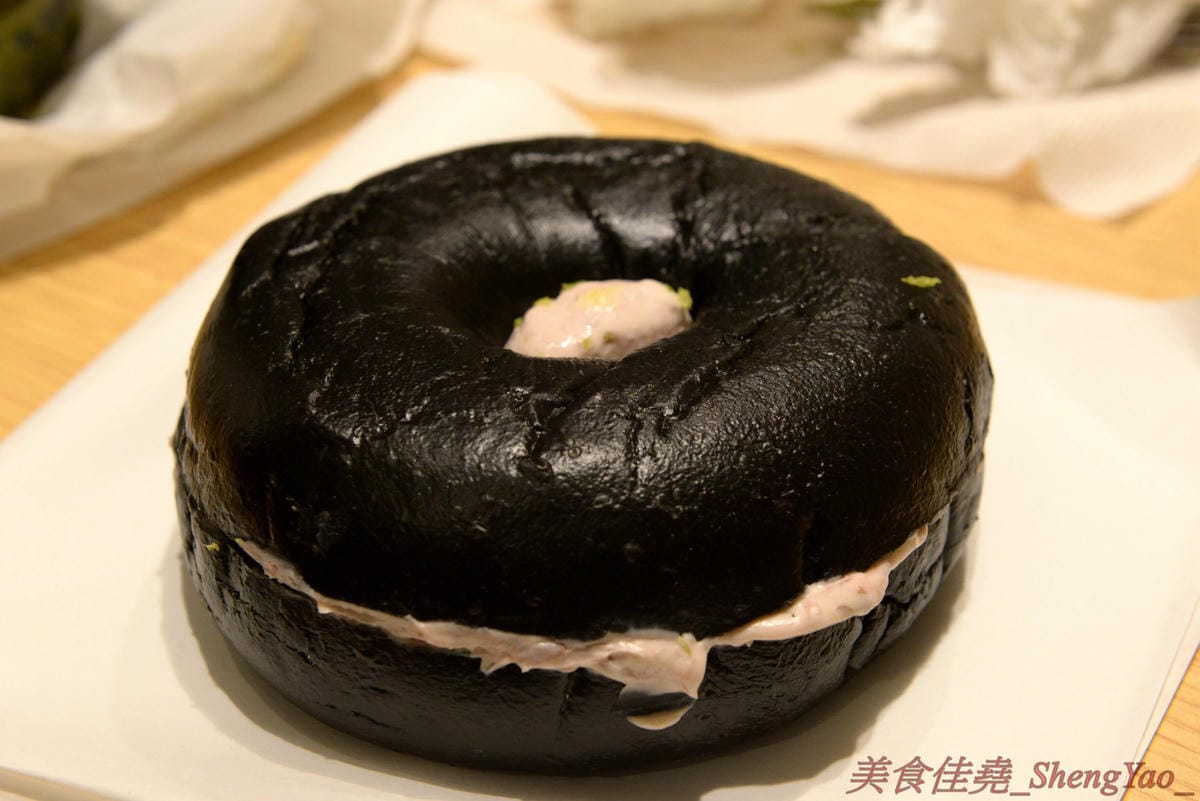 [台中西屯]Good Cho’s 好丘貝果 – 新光三越新美食櫃位,台北的超人氣貝果專賣店進軍中南部首家店,店家特別推出只有台中店限定的厚醬貝果,11款抹醬口味樣樣特別,貝果控必吃的一家店。