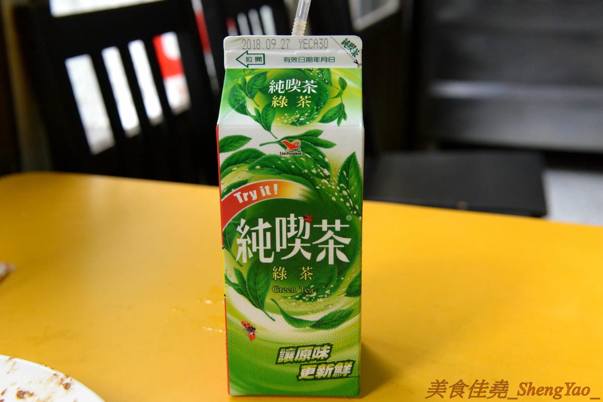 [台中沙鹿]阿威泰式小吃 沙鹿店 – C/P值宇宙無敵高的阿威泰式小吃在鹿寮開新分店囉,打拋飯、炒河粉、咖哩雞飯價格幾乎都百元不到,餐點份量多到讓人傻眼,一餐可以抵兩餐,營業時段只限中午