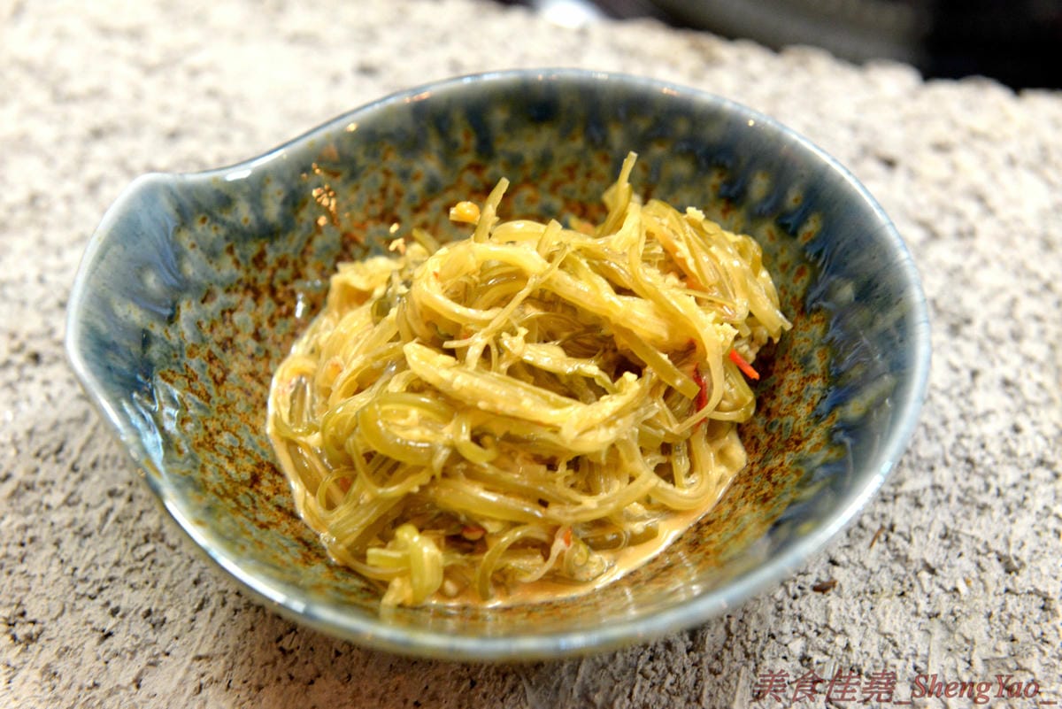 [台中西區]新撰組 – 台中新深夜美食,號稱”地表最強”的日式牛肉拉麵,牛肉份量給得超霸氣,湯頭味道香濃厚重,一碗就讓你飽到昇天,價格平實,打卡有送50元日式小菜,營業時間17:00-01:00。