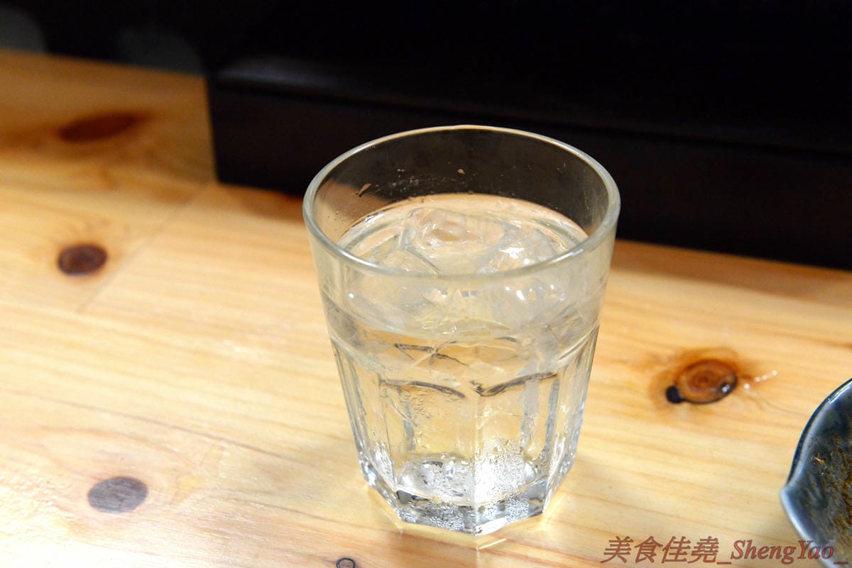 [台中西區]新撰組 – 台中新深夜美食,號稱”地表最強”的日式牛肉拉麵,牛肉份量給得超霸氣,湯頭味道香濃厚重,一碗就讓你飽到昇天,價格平實,打卡有送50元日式小菜,營業時間17:00-01:00。