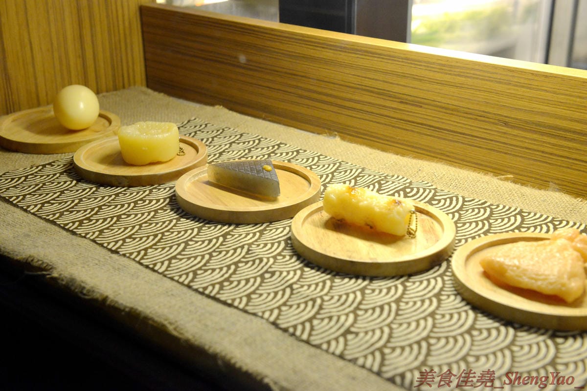 [台中西區]河樂關東煮 – 台中少見的家庭式關東煮,溫馨小店風格,食材多達近30種,大推四味鍋套餐,一鍋有10種以上食材,還附白飯和水果,吃完很有飽足感,東西好吃,食材新鮮,湯頭熬煮很用心,美術