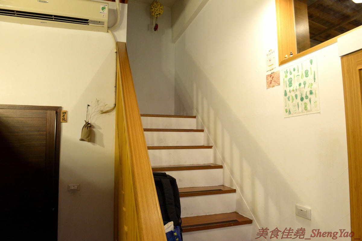 [台中西區]河樂關東煮 – 台中少見的家庭式關東煮,溫馨小店風格,食材多達近30種,大推四味鍋套餐,一鍋有10種以上食材,還附白飯和水果,吃完很有飽足感,東西好吃,食材新鮮,湯頭熬煮很用心,美術