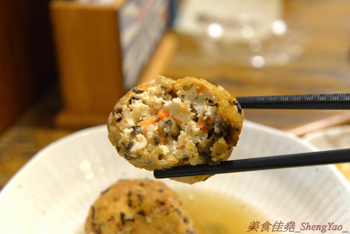 [台中西區]河樂關東煮 – 台中少見的家庭式關東煮,溫馨小店風格,食材多達近30種,大推四味鍋套餐,一鍋有10種以上食材,還附白飯和水果,吃完很有飽足感,東西好吃,食材新鮮,湯頭熬煮很用心,美術