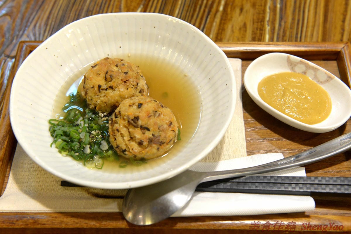 [台中西區]河樂關東煮 – 台中少見的家庭式關東煮,溫馨小店風格,食材多達近30種,大推四味鍋套餐,一鍋有10種以上食材,還附白飯和水果,吃完很有飽足感,東西好吃,食材新鮮,湯頭熬煮很用心,美術