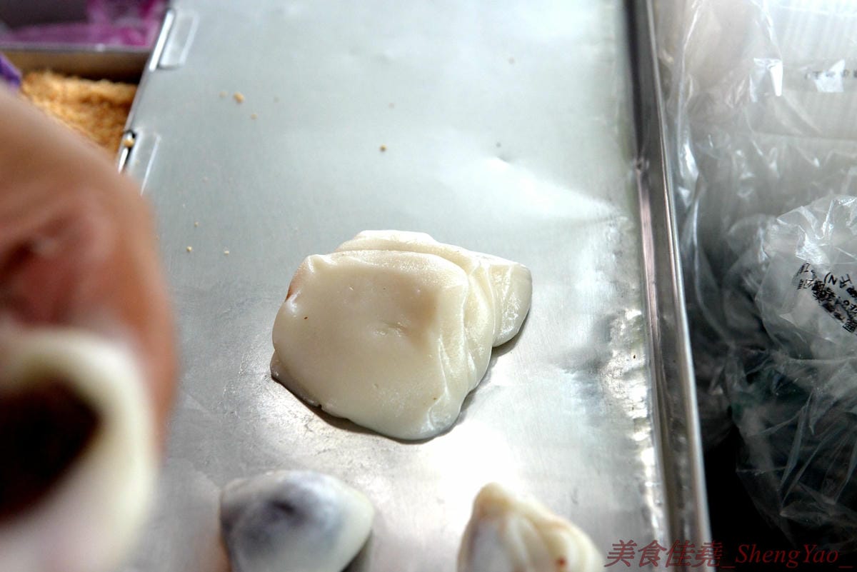 [台中沙鹿]西螺祖傳麻糬大王 – 超夯團購美食DIY西螺祖傳麻糬大王在沙鹿就能買得到,正宗程家50年老字號,麻糬QQ口感,內餡不甜膩,可以一口接一口,文末有附店家電話,想吃不用再碰運氣。