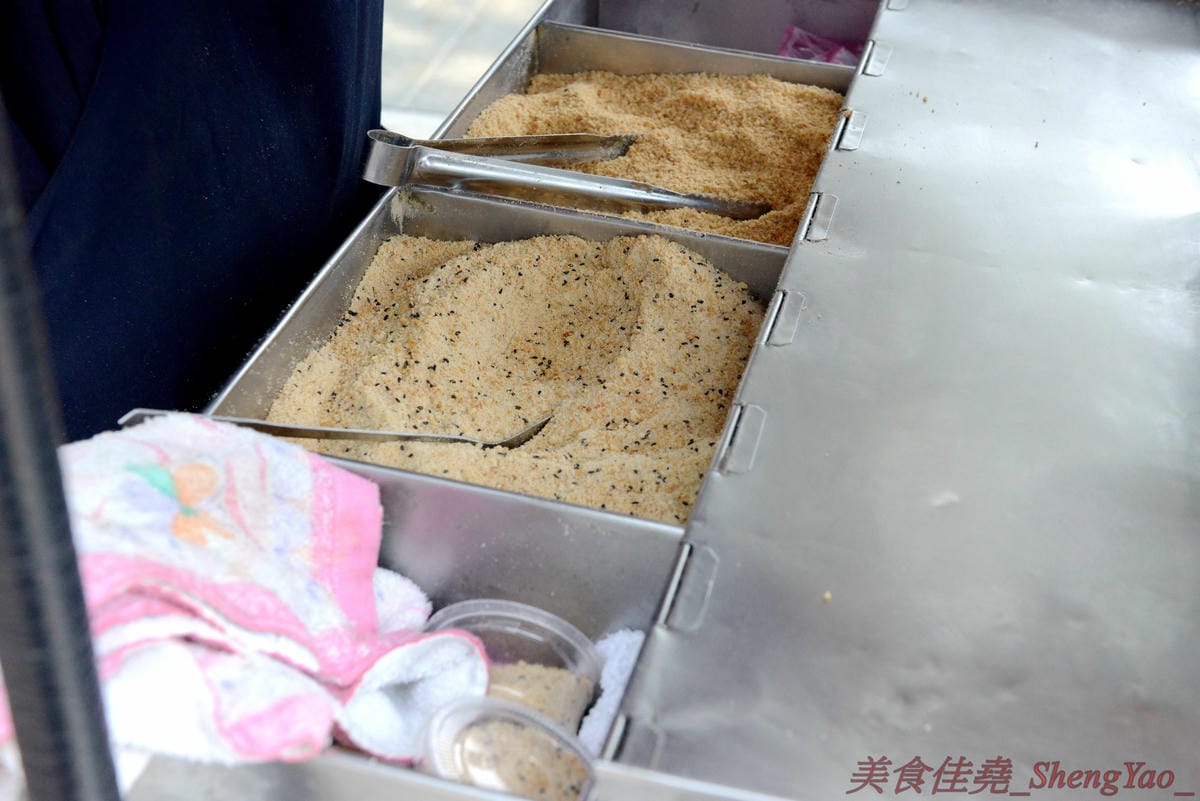 [台中沙鹿]西螺祖傳麻糬大王 – 超夯團購美食DIY西螺祖傳麻糬大王在沙鹿就能買得到,正宗程家50年老字號,麻糬QQ口感,內餡不甜膩,可以一口接一口,文末有附店家電話,想吃不用再碰運氣。