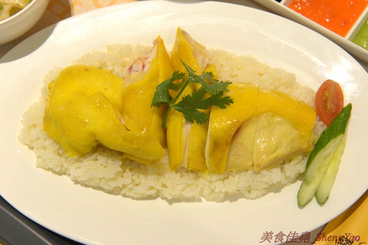 [台中西屯]瑞記海南雞飯 中港店 – 新加坡海南雞飯龍頭台中首家分店,雞肉有肉雞和土雞兩種,各有特色都不錯吃,價格還OK,9/28-9/30期間排隊前20名有送海南雞飯套餐買一送一兌換券。(已歇業)