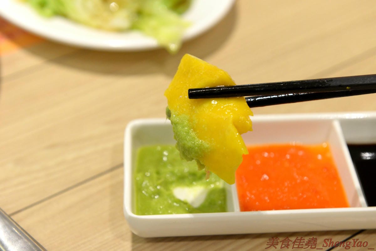 [台中西屯]瑞記海南雞飯 中港店 – 新加坡海南雞飯龍頭台中首家分店,雞肉有肉雞和土雞兩種,各有特色都不錯吃,價格還OK,9/28-9/30期間排隊前20名有送海南雞飯套餐買一送一兌換券。(已歇業)