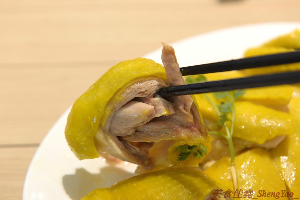 [台中西屯]瑞記海南雞飯 中港店 – 新加坡海南雞飯龍頭台中首家分店,雞肉有肉雞和土雞兩種,各有特色都不錯吃,價格還OK,9/28-9/30期間排隊前20名有送海南雞飯套餐買一送一兌換券。(已歇業)