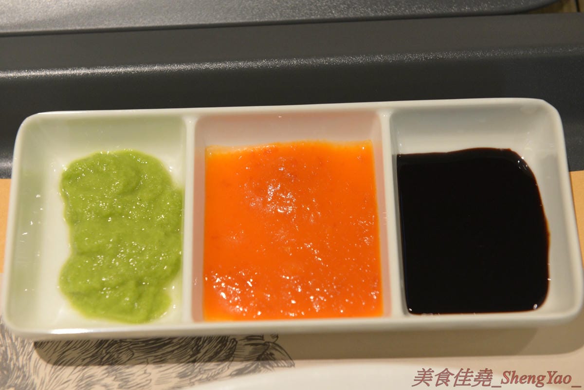 [台中西屯]瑞記海南雞飯 中港店 – 新加坡海南雞飯龍頭台中首家分店,雞肉有肉雞和土雞兩種,各有特色都不錯吃,價格還OK,9/28-9/30期間排隊前20名有送海南雞飯套餐買一送一兌換券。(已歇業)