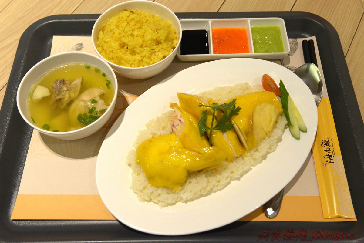 [台中西屯]瑞記海南雞飯 中港店 – 新加坡海南雞飯龍頭台中首家分店,雞肉有肉雞和土雞兩種,各有特色都不錯吃,價格還OK,9/28-9/30期間排隊前20名有送海南雞飯套餐買一送一兌換券。(已歇業)