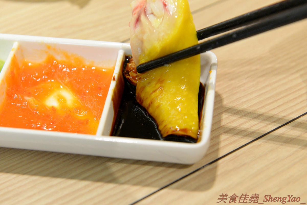 [台中西屯]瑞記海南雞飯 中港店 – 新加坡海南雞飯龍頭台中首家分店,雞肉有肉雞和土雞兩種,各有特色都不錯吃,價格還OK,9/28-9/30期間排隊前20名有送海南雞飯套餐買一送一兌換券。(已歇業)