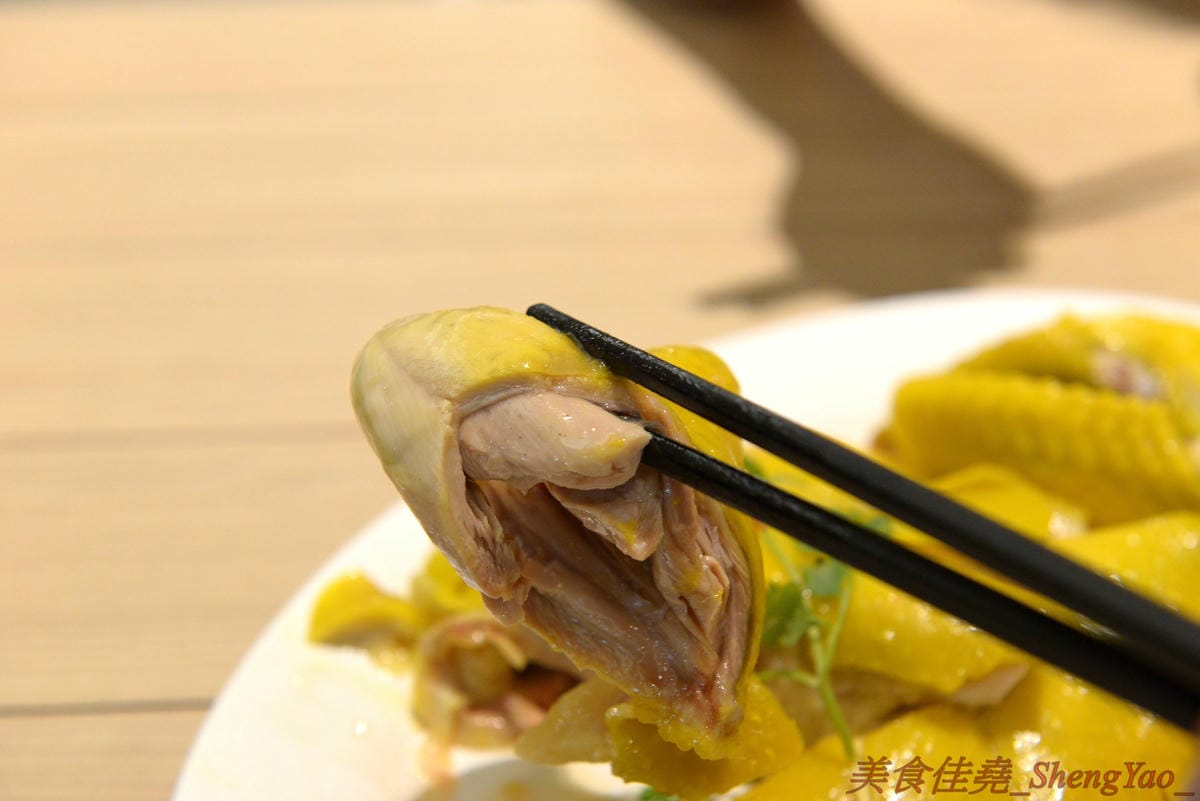 [台中西屯]瑞記海南雞飯 中港店 – 新加坡海南雞飯龍頭台中首家分店,雞肉有肉雞和土雞兩種,各有特色都不錯吃,價格還OK,9/28-9/30期間排隊前20名有送海南雞飯套餐買一送一兌換券。(已歇業)
