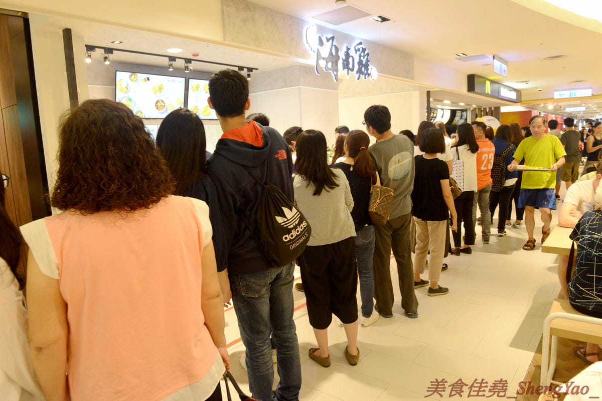 [台中西屯]瑞記海南雞飯 中港店 – 新加坡海南雞飯龍頭台中首家分店,雞肉有肉雞和土雞兩種,各有特色都不錯吃,價格還OK,9/28-9/30期間排隊前20名有送海南雞飯套餐買一送一兌換券。(已歇業)