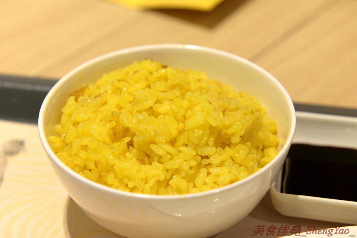 [台中西屯]瑞記海南雞飯 中港店 – 新加坡海南雞飯龍頭台中首家分店,雞肉有肉雞和土雞兩種,各有特色都不錯吃,價格還OK,9/28-9/30期間排隊前20名有送海南雞飯套餐買一送一兌換券。(已歇業)