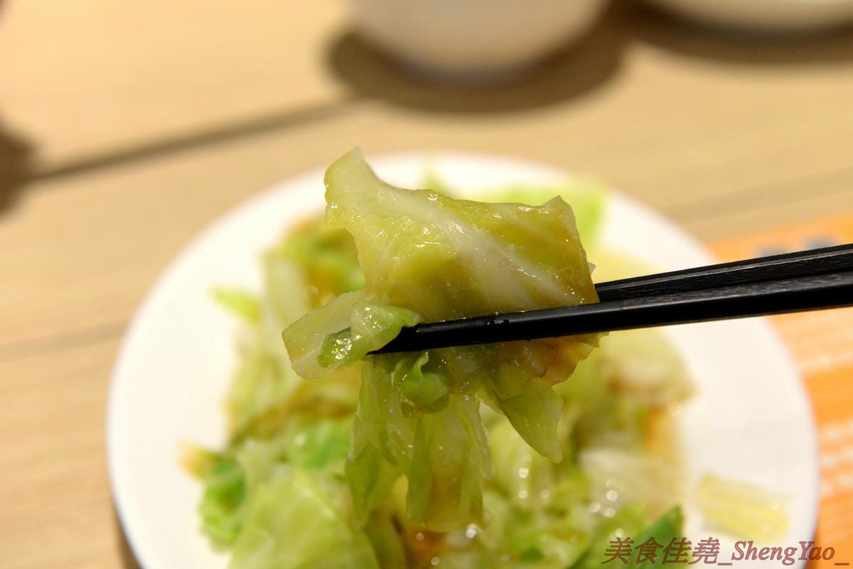 [台中西屯]瑞記海南雞飯 中港店 – 新加坡海南雞飯龍頭台中首家分店,雞肉有肉雞和土雞兩種,各有特色都不錯吃,價格還OK,9/28-9/30期間排隊前20名有送海南雞飯套餐買一送一兌換券。(已歇業)