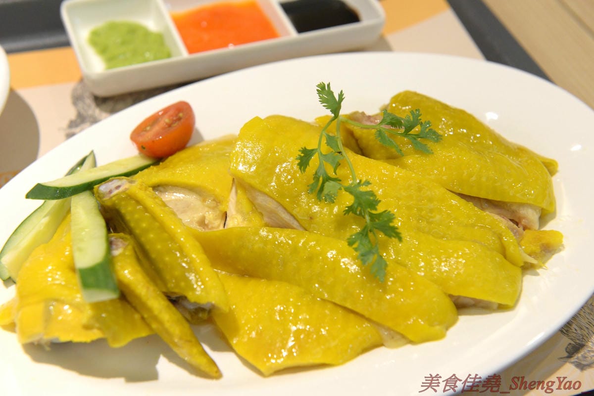 [台中西屯]瑞記海南雞飯 中港店 – 新加坡海南雞飯龍頭台中首家分店,雞肉有肉雞和土雞兩種,各有特色都不錯吃,價格還OK,9/28-9/30期間排隊前20名有送海南雞飯套餐買一送一兌換券。(已歇業)