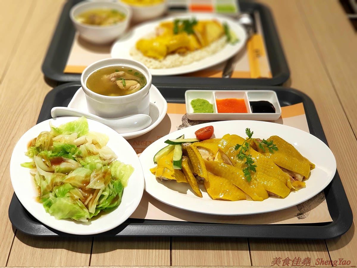 [台中西屯]瑞記海南雞飯 中港店 – 新加坡海南雞飯龍頭台中首家分店,雞肉有肉雞和土雞兩種,各有特色都不錯吃,價格還OK,9/28-9/30期間排隊前20名有送海南雞飯套餐買一送一兌換券。(已歇業)
