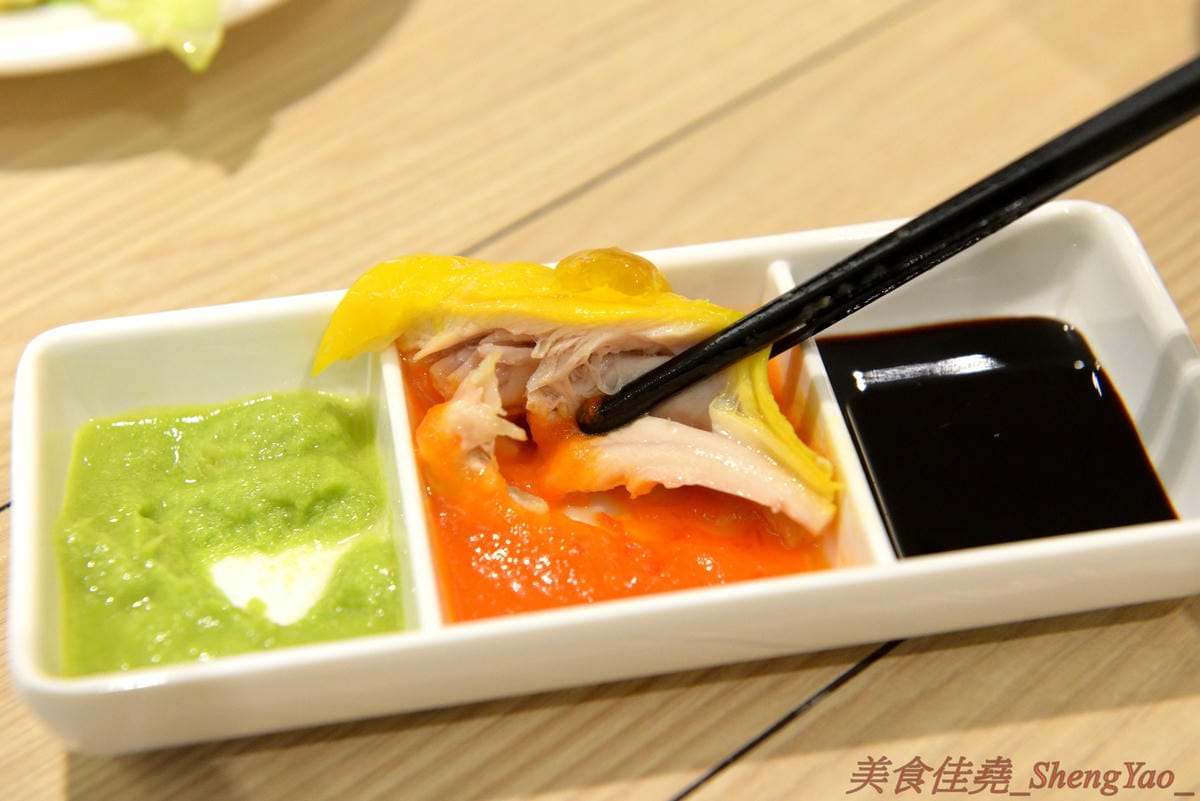 [台中西屯]瑞記海南雞飯 中港店 – 新加坡海南雞飯龍頭台中首家分店,雞肉有肉雞和土雞兩種,各有特色都不錯吃,價格還OK,9/28-9/30期間排隊前20名有送海南雞飯套餐買一送一兌換券。(已歇業)