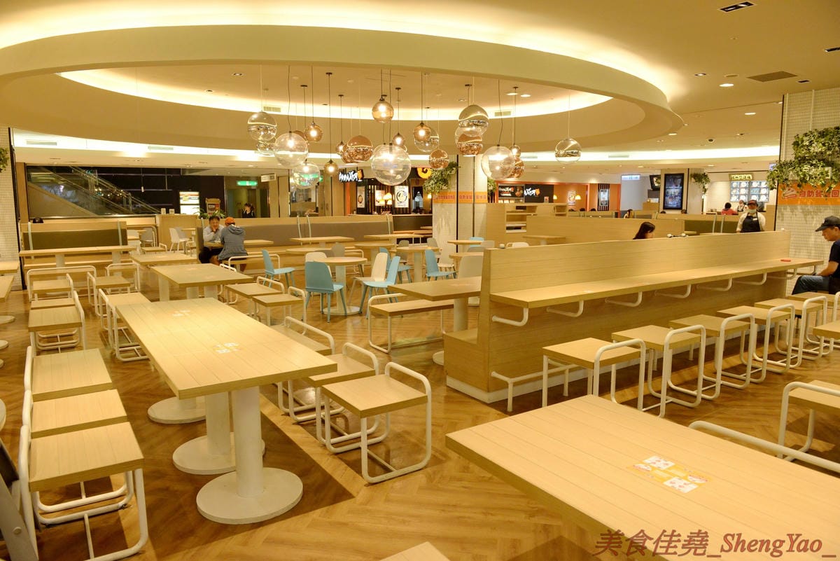 [台中西屯]瑞記海南雞飯 中港店 – 新加坡海南雞飯龍頭台中首家分店,雞肉有肉雞和土雞兩種,各有特色都不錯吃,價格還OK,9/28-9/30期間排隊前20名有送海南雞飯套餐買一送一兌換券。(已歇業)