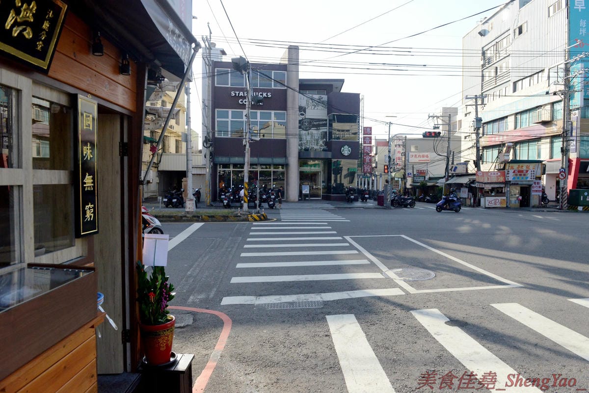 [台中沙鹿]洪家回春堂鹽酥雞專賣店 沙鹿分堂 – 沙鹿也有洪家回春堂啦店面像是中藥鋪賣的可不是中藥而是鹽酥雞,價格相當平價,15元東西多多,個人推薦章魚酥和豆包,想吃一定要先電話預約,現