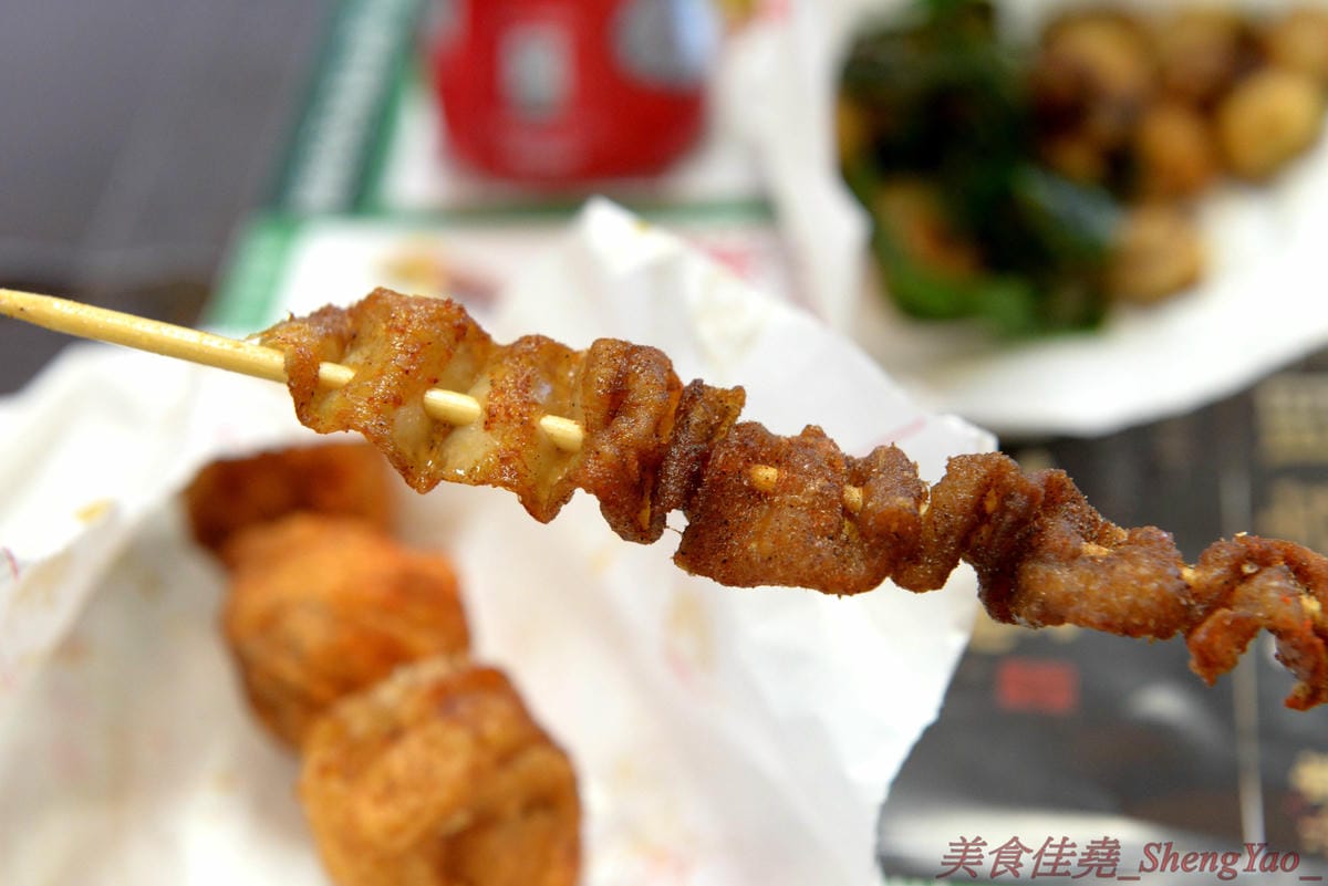 [台中沙鹿]洪家回春堂鹽酥雞專賣店 沙鹿分堂 – 沙鹿也有洪家回春堂啦店面像是中藥鋪賣的可不是中藥而是鹽酥雞,價格相當平價,15元東西多多,個人推薦章魚酥和豆包,想吃一定要先電話預約,現
