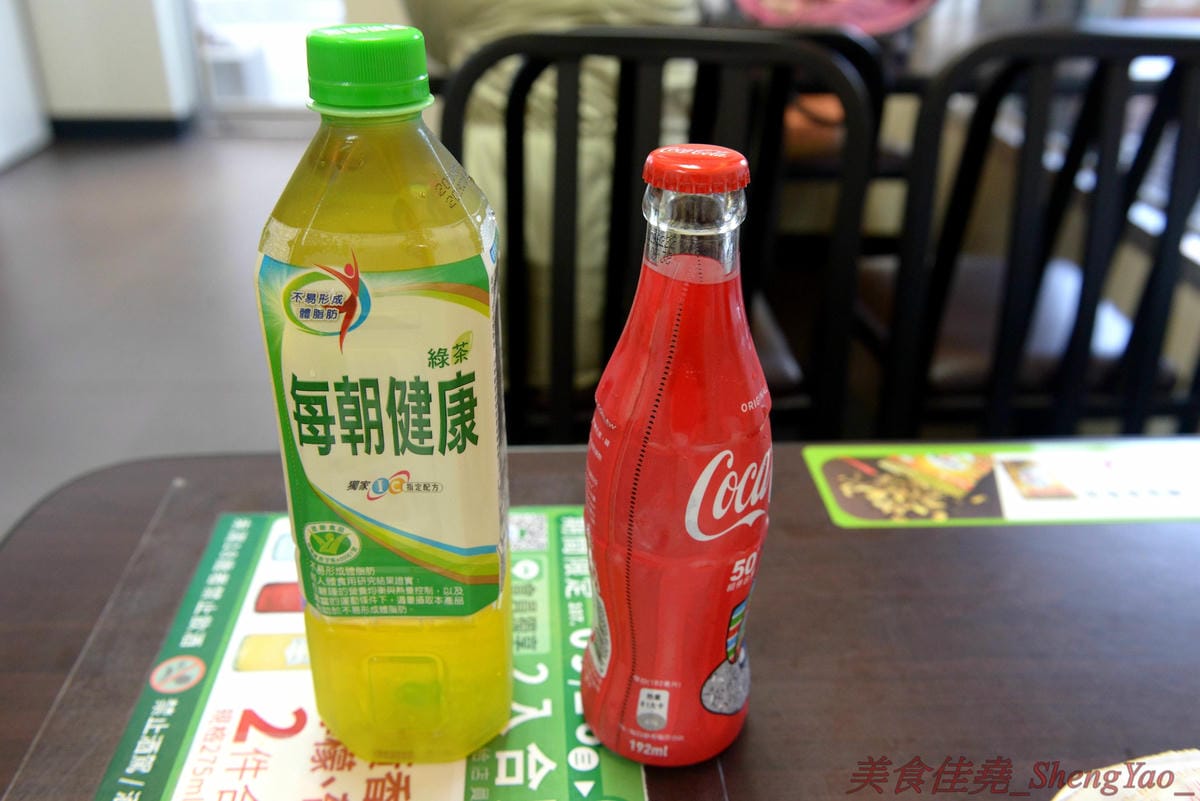 [台中沙鹿]洪家回春堂鹽酥雞專賣店 沙鹿分堂 – 沙鹿也有洪家回春堂啦店面像是中藥鋪賣的可不是中藥而是鹽酥雞,價格相當平價,15元東西多多,個人推薦章魚酥和豆包,想吃一定要先電話預約,現