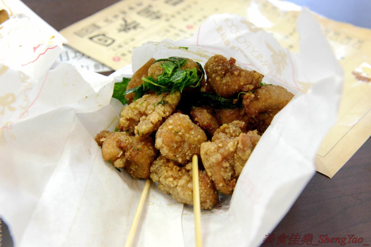 [台中沙鹿]洪家回春堂鹽酥雞專賣店 沙鹿分堂 – 沙鹿也有洪家回春堂啦店面像是中藥鋪賣的可不是中藥而是鹽酥雞,價格相當平價,15元東西多多,個人推薦章魚酥和豆包,想吃一定要先電話預約,現