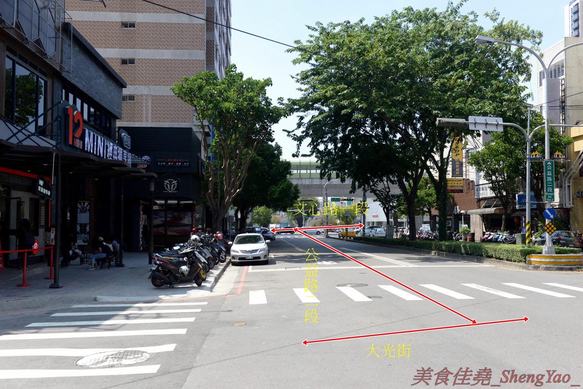 [台中南屯]12MINI 台中公益店 – 王品集團石二鍋新品牌鍋物店,主打比石二鍋更平價精緻的個人獨享式小火鍋,店家幫忙煮好不用自己煮,懶人最愛,鍋物料多實在,湯頭特色鮮明,營業到凌晨12點半。