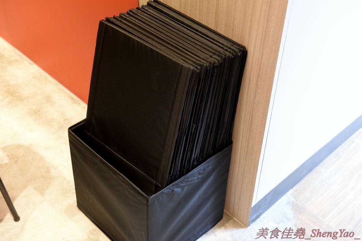 [台中南屯]12MINI 台中公益店 – 王品集團石二鍋新品牌鍋物店,主打比石二鍋更平價精緻的個人獨享式小火鍋,店家幫忙煮好不用自己煮,懶人最愛,鍋物料多實在,湯頭特色鮮明,營業到凌晨12點半。