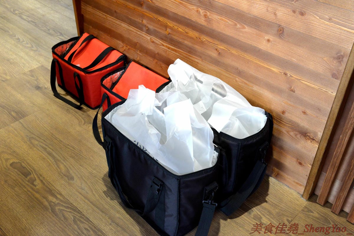 [台中西屯]小佐お茶作 世貿店 – 世貿園區小佐お茶作新店,顯眼日式風格建築外觀,飲品簡單好喝有特色,搭配黑白雙色珍珠風味更特別,大推冬瓜檸檬加白玉,酸甜微妙滋味加上軟Q蜂蜜白珍珠,實在