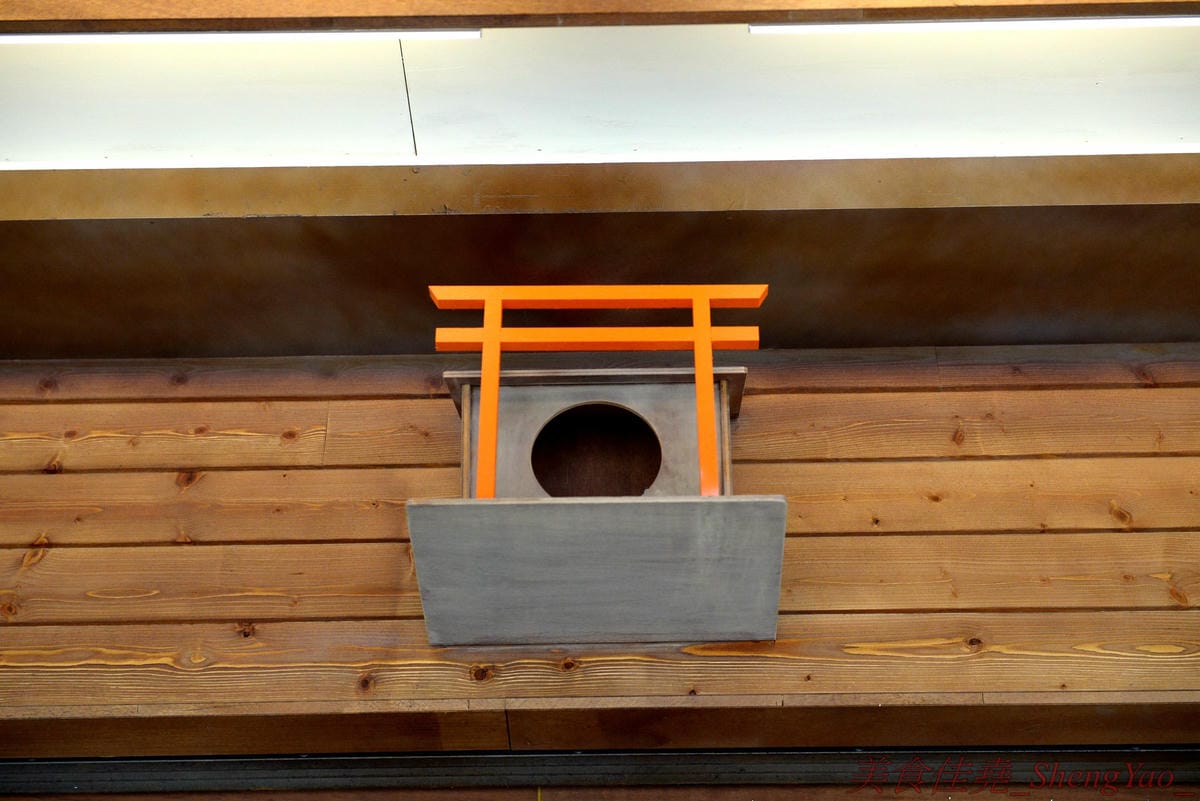 [台中西屯]小佐お茶作 世貿店 – 世貿園區小佐お茶作新店,顯眼日式風格建築外觀,飲品簡單好喝有特色,搭配黑白雙色珍珠風味更特別,大推冬瓜檸檬加白玉,酸甜微妙滋味加上軟Q蜂蜜白珍珠,實在