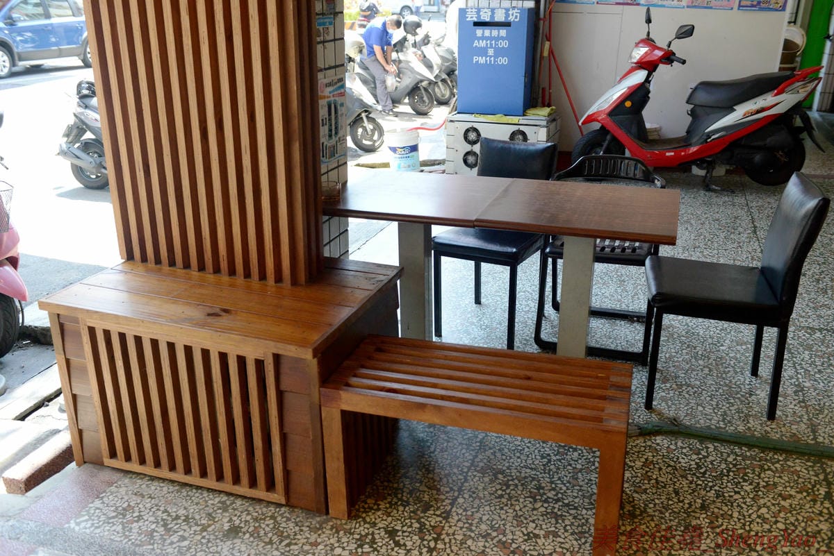 [台中西屯]小佐お茶作 世貿店 – 世貿園區小佐お茶作新店,顯眼日式風格建築外觀,飲品簡單好喝有特色,搭配黑白雙色珍珠風味更特別,大推冬瓜檸檬加白玉,酸甜微妙滋味加上軟Q蜂蜜白珍珠,實在