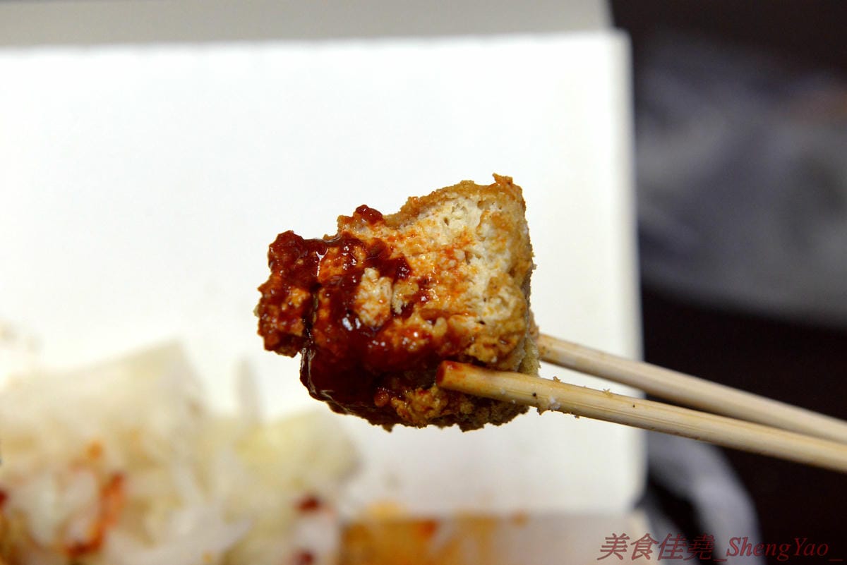 [台中沙鹿]一派胡塩酵素臭豆腐 靜宜店 – 南部發跡的知名連鎖臭豆腐,口感外酥內嫩,口味不重,很耐吃,越吃越好吃,吃重口味的朋友一定要多加他們的辣椒醬,超級夠味,目前消費打卡小份免費升級