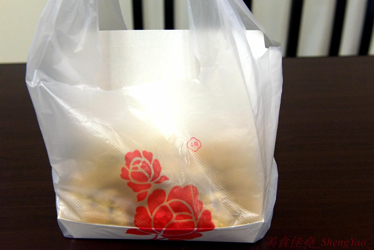 [台中沙鹿]一派胡塩酵素臭豆腐 靜宜店 – 南部發跡的知名連鎖臭豆腐,口感外酥內嫩,口味不重,很耐吃,越吃越好吃,吃重口味的朋友一定要多加他們的辣椒醬,超級夠味,目前消費打卡小份免費升級