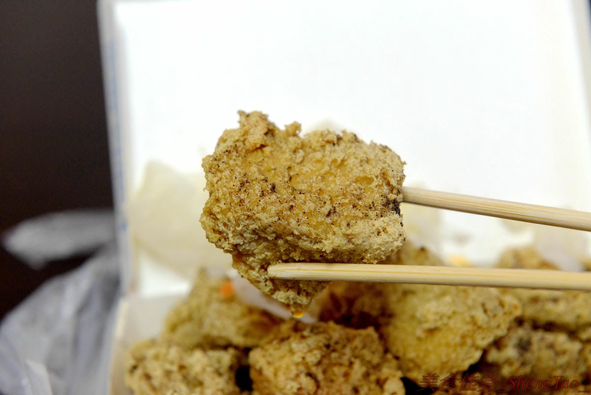 [台中沙鹿]一派胡塩酵素臭豆腐 靜宜店 – 南部發跡的知名連鎖臭豆腐,口感外酥內嫩,口味不重,很耐吃,越吃越好吃,吃重口味的朋友一定要多加他們的辣椒醬,超級夠味,目前消費打卡小份免費升級