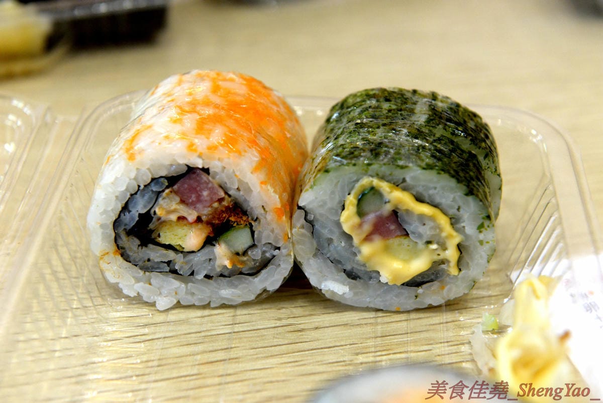 [台中西區]圓味壽司 台中精誠店 – 來自彰化的知名卷壽司專賣店,口味多達30種以上還有超奇妙的”下酒菜”口味,壽司皆為當天現做,保證新鮮衛生,價格平實不貴,10/5-10/6慶祝開幕店內卷壽司一律買三