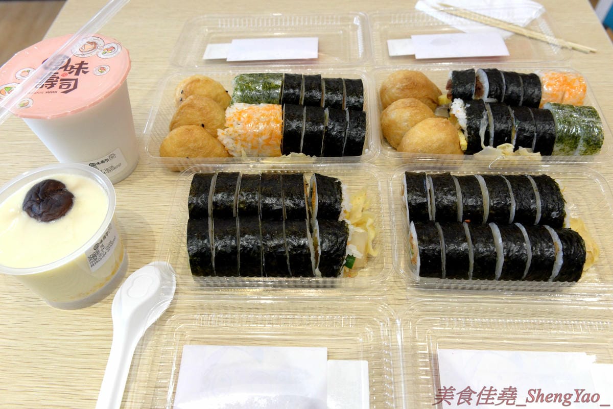 [台中西區]圓味壽司 台中精誠店 – 來自彰化的知名卷壽司專賣店,口味多達30種以上還有超奇妙的”下酒菜”口味,壽司皆為當天現做,保證新鮮衛生,價格平實不貴,10/5-10/6慶祝開幕店內卷壽司一律買三