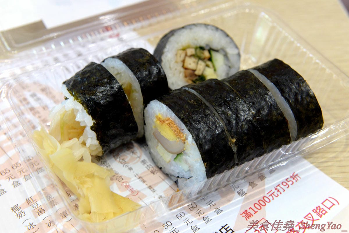 [台中西區]圓味壽司 台中精誠店 – 來自彰化的知名卷壽司專賣店,口味多達30種以上還有超奇妙的”下酒菜”口味,壽司皆為當天現做,保證新鮮衛生,價格平實不貴,10/5-10/6慶祝開幕店內卷壽司一律買三