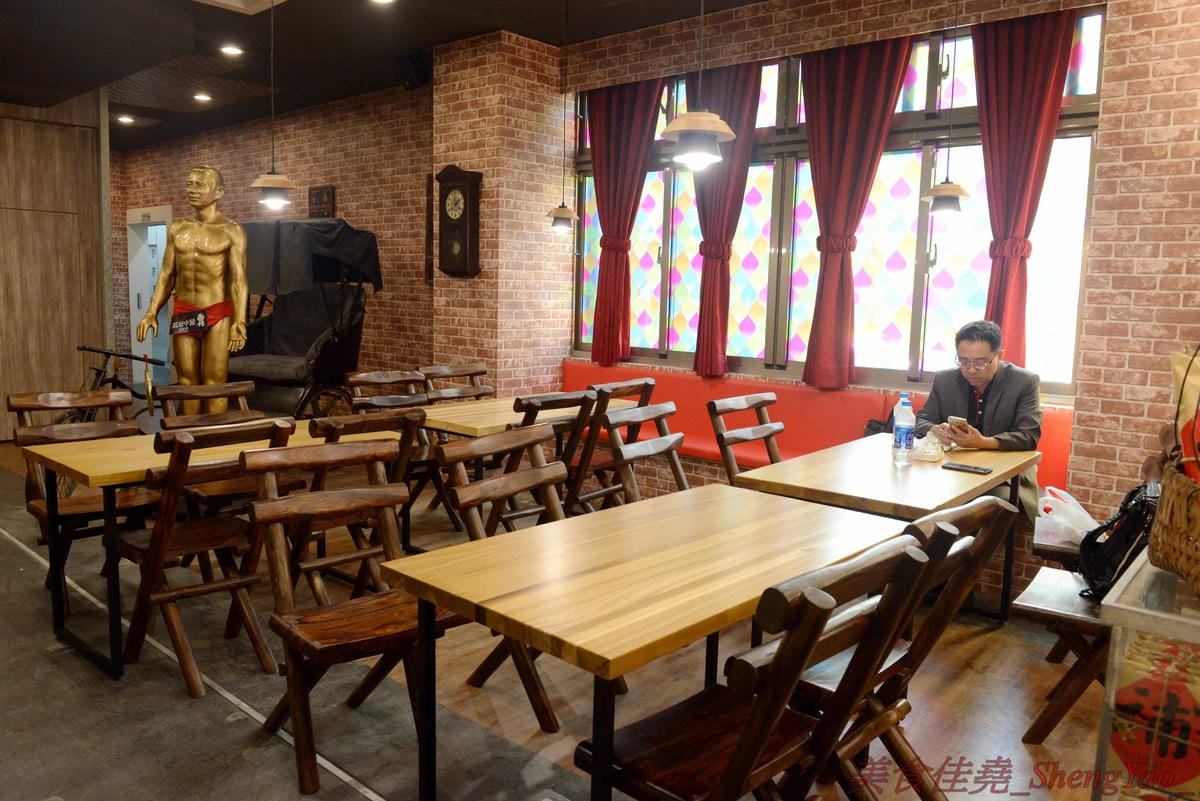 [台中南屯]巫爺中醫藥膳舖 – 台中新IG拍照特色餐廳,中南海集團旗下新品牌餐飲,中藥舖內喝咖啡,還有”藥材包”可以補身體,老闆真的是一個中醫師喔。(已歇業)